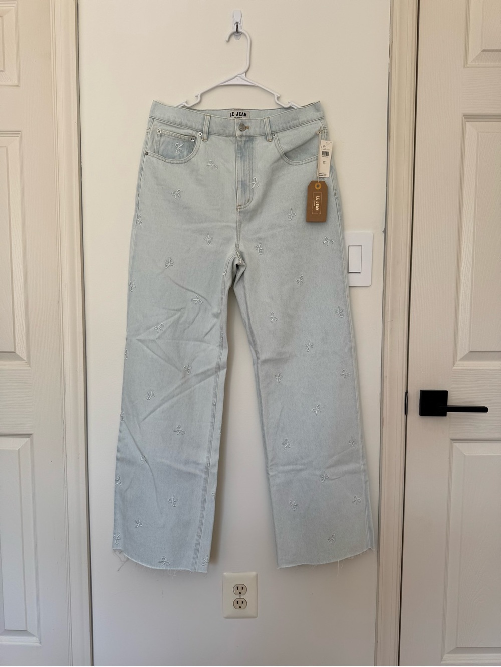 NWT LE JEAN Anthropologie Bow embroidered light blue jeans